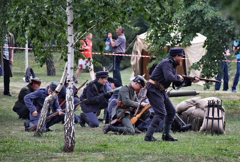 Австрийская армия — стала более многочисленной и увеличилось количество декораций (на фото не все декорации).
