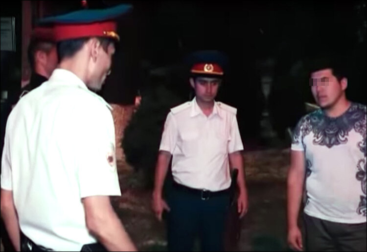 Ночной патруль у ташкентского клуба. Кадр из видеоролика ГУВД Ташкента