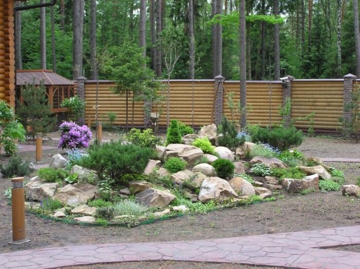 Простой и стильный декор из камней для сада - GARDENIDEA