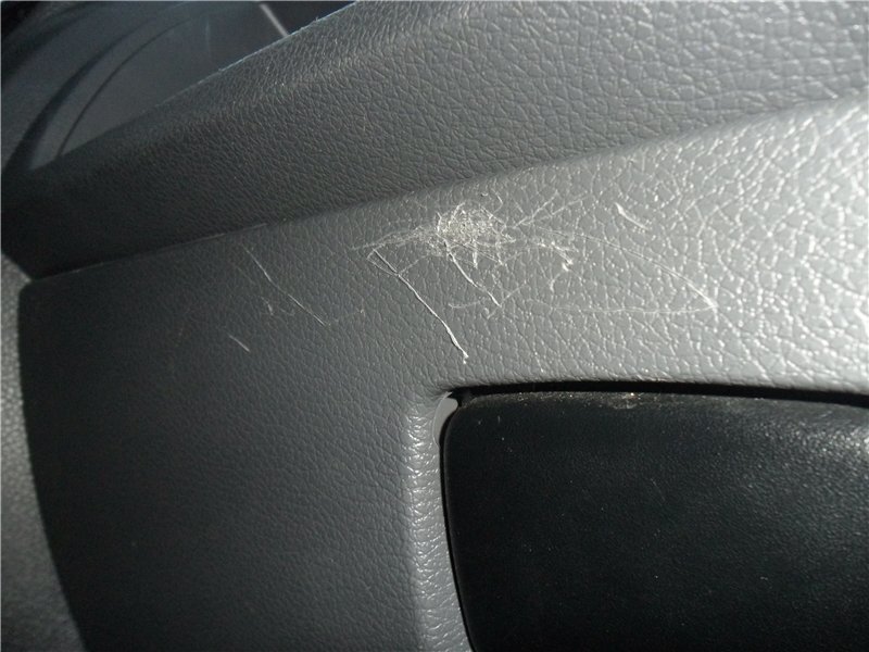 Восстановление царапин на пластике автомобиля. Восстановление пластика салона автомобиля от царапин. Царапины на пластике автомобиля. Восстановления пластика от царапин. Полировка царапин автомобиля.