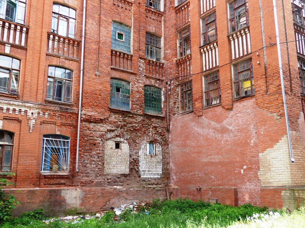 Морозовские казармы тверь. Морозовские казармы тверь. Морозовские казармы орехово-зуево внутри. Казармы двор. Казарма париж в твери.