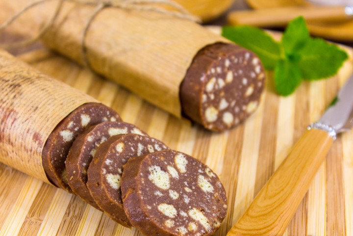 Сладкая колбаса из печенья