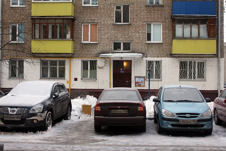 Фото двора, в котором скоро, возможно, будет платная парковка