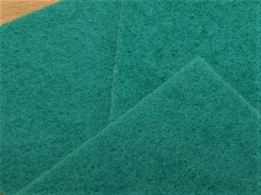 Зеленого цвета более жесткая, голубая менее жесткая.