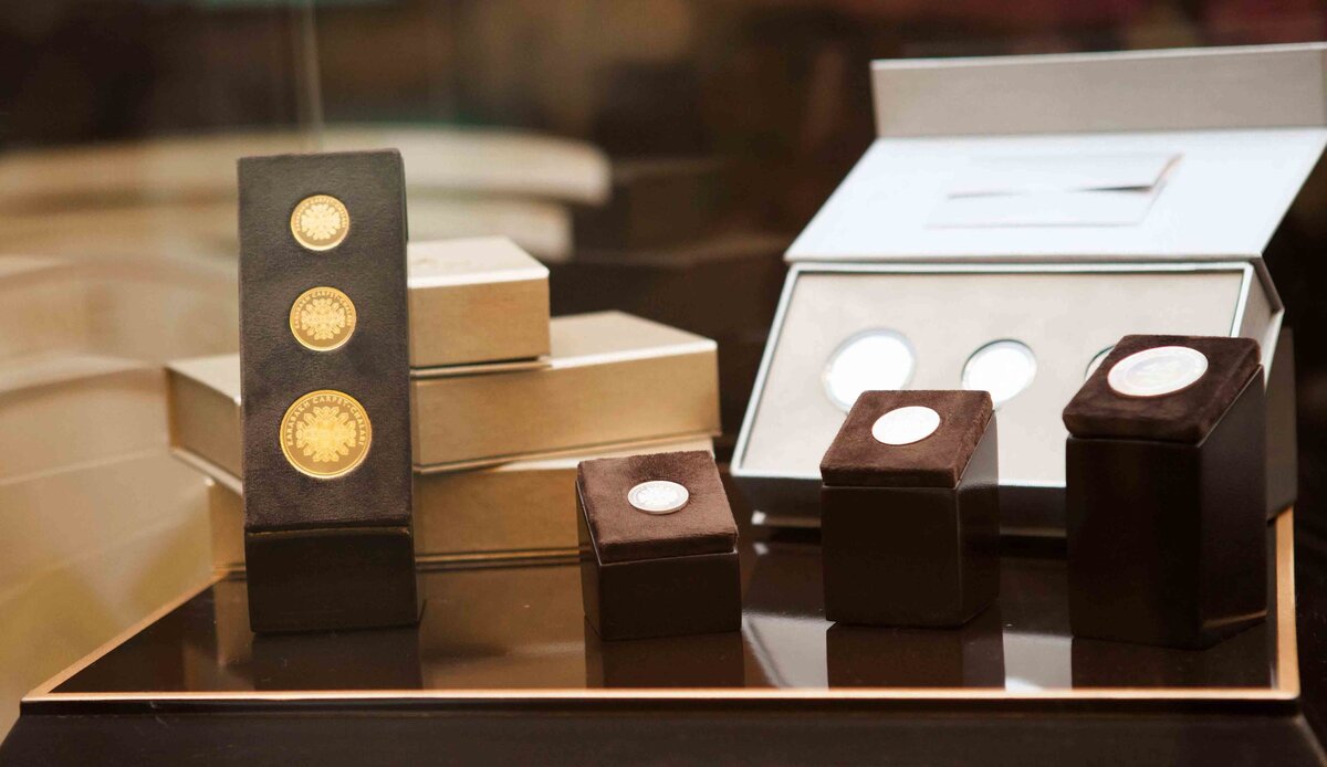 © ПРЕСС-СЛУЖБА ЗАО “AZERGOLD”Презентация монет и слитков ЗАО “AzerGold”