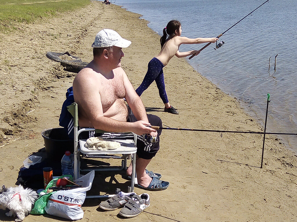 Мой друг Лёха в ожидании клёва