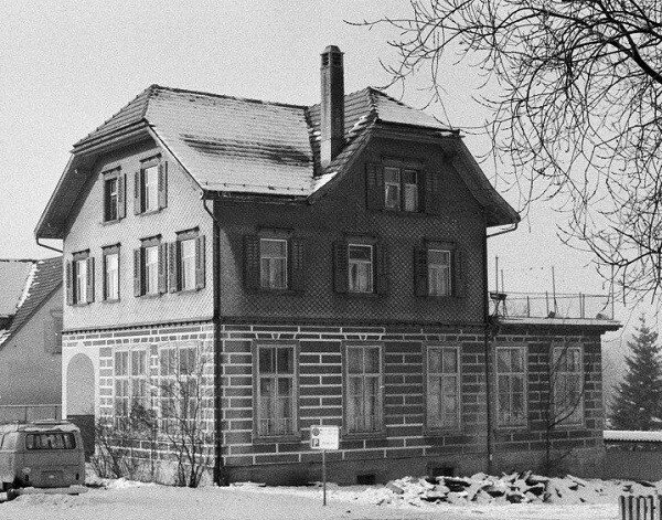 На фотографии студия Sunrise в городе Кирхберге, Швейцария