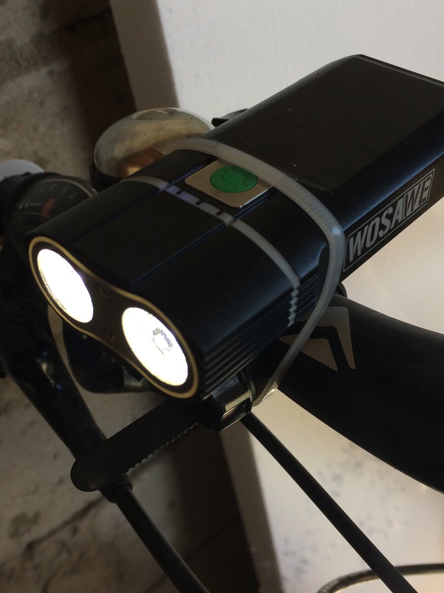 Это фонарь на велосипеде главного Дегустатора.