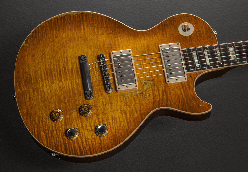 Знаменитый Gibson Les Paul Гарри Мура, ранее принадлежавший Питеру Грину, а ныне Кирку Хэммету.