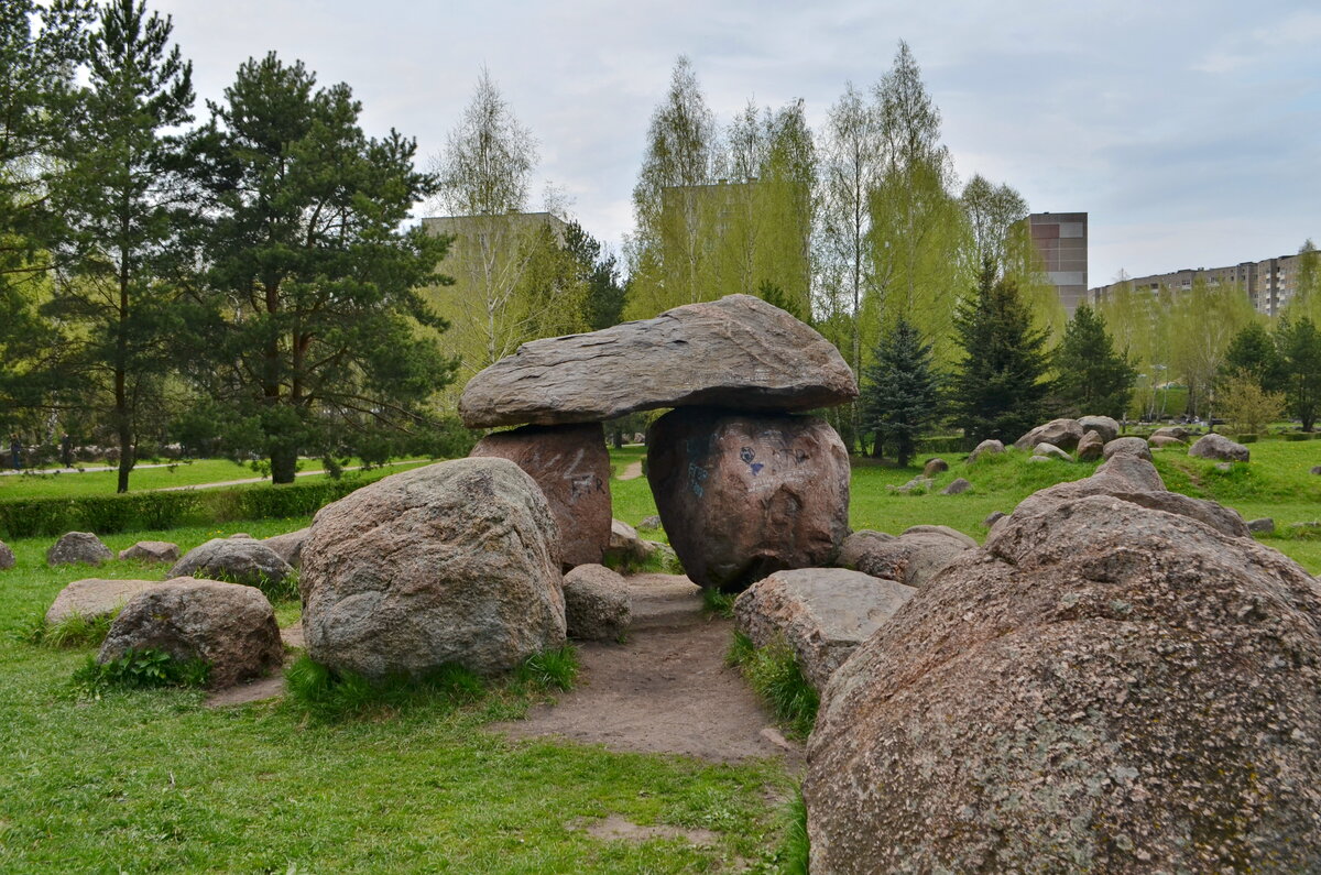 Stone park. Минск парк-музей валунов. Музей валунов Уручье. Парк музей камней в Минске. Парк Уручье в Минске.