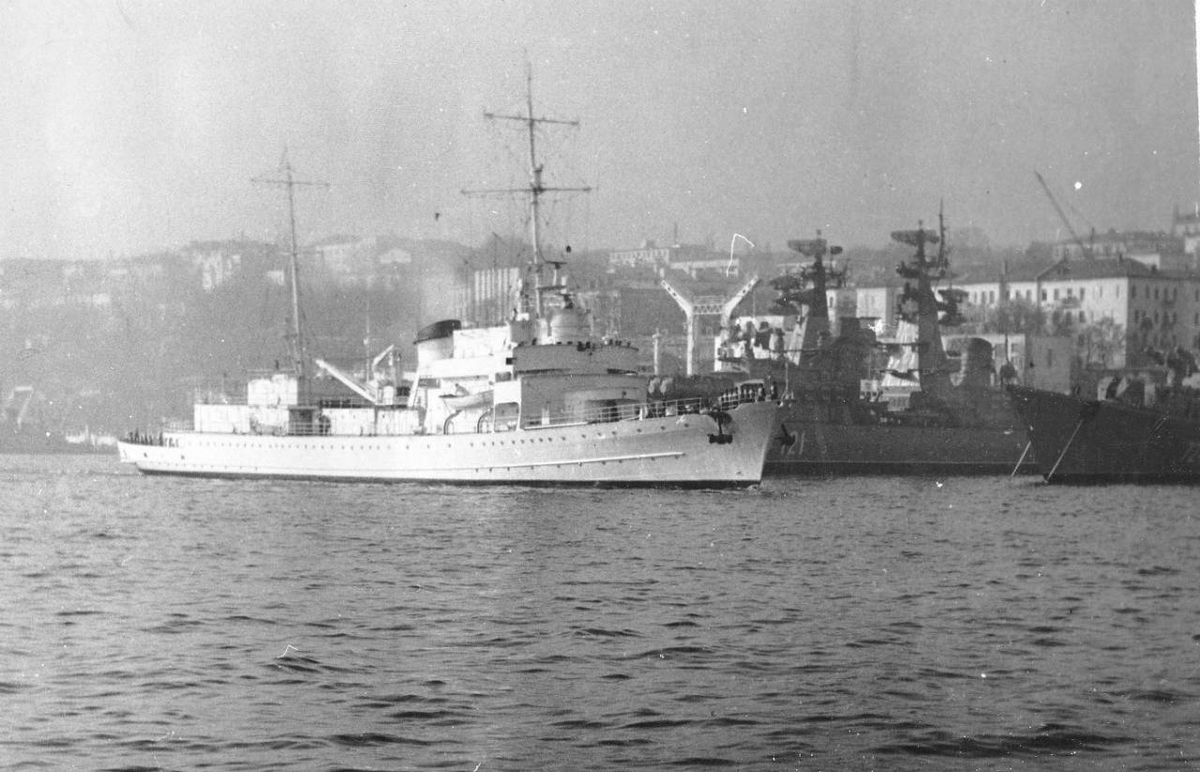 Источник: https://bolivar1958ds.mirtesen.ru/blog/43743357176/Korabl-upravleniya-«Angara»:-byivshaya-yahta-Gitlera-i-drugie-mi