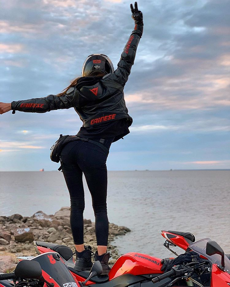 Байк и девушка