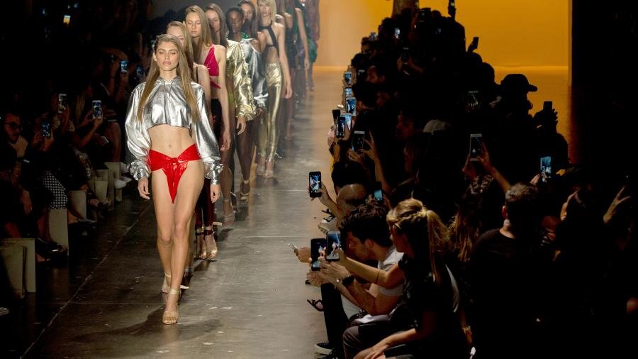 Модель Валентина Сампайо. Фото: Global Look Press/Paulo Lopes