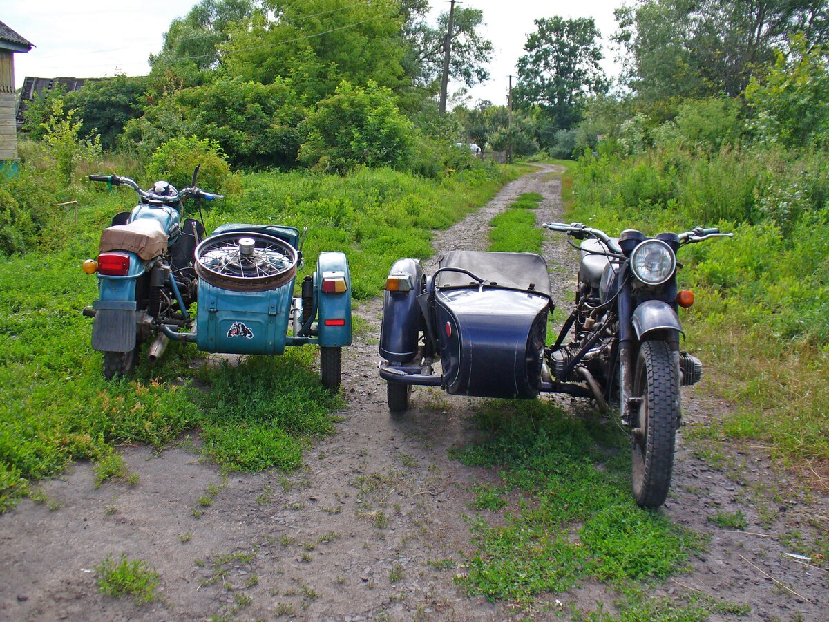 Урал (с лева) и Днепр (с права), Фото из личного архива