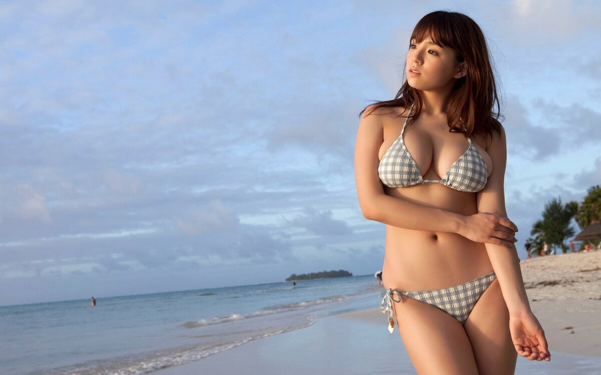 Ai Shinozaki 14 в купальнике