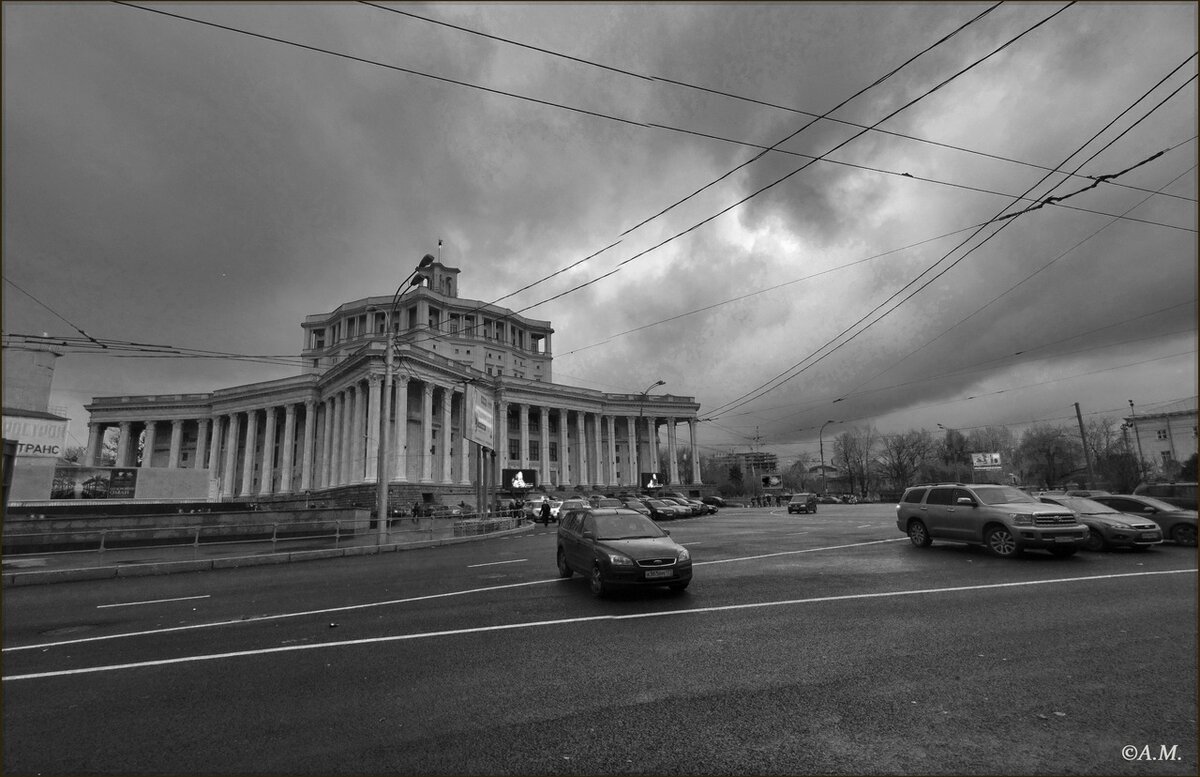 Суворовская пл., 2011