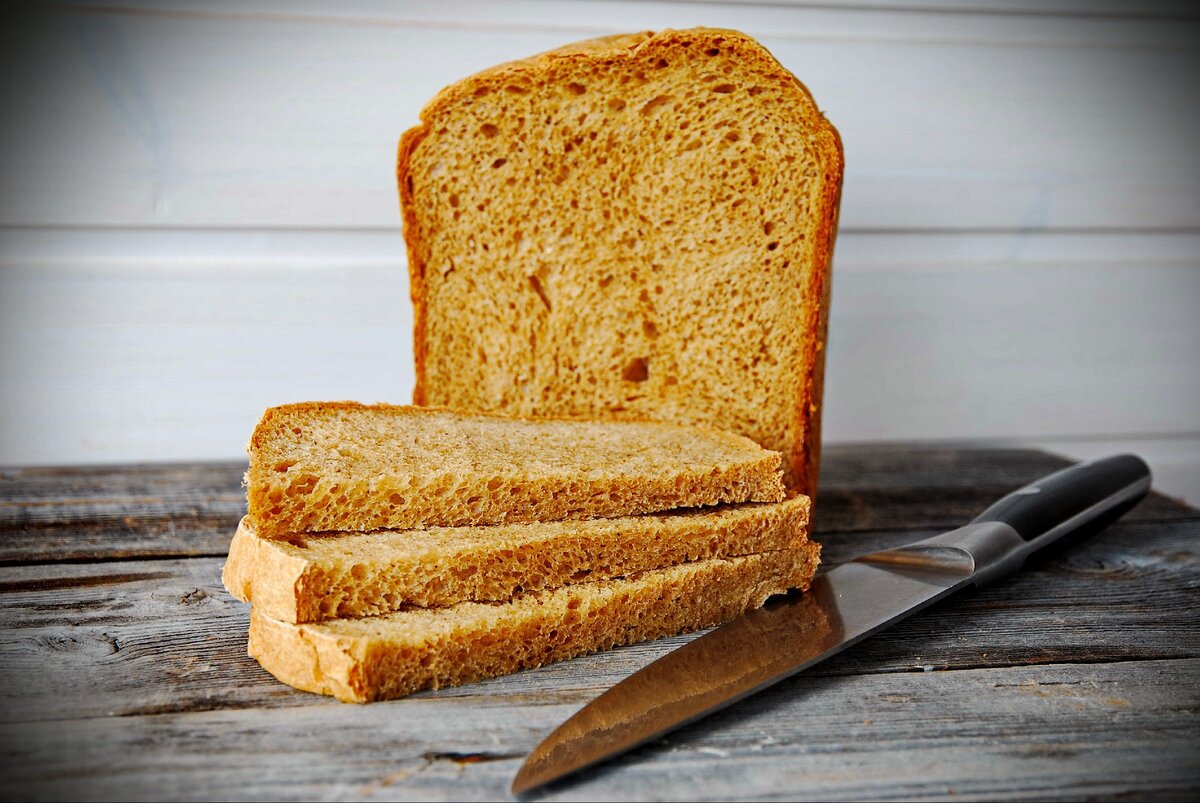 Книга печем хлеб. Булка хлеба. Стеклянный хлеб. Хлеб и хлебец отличие. Стекло в хлебе.