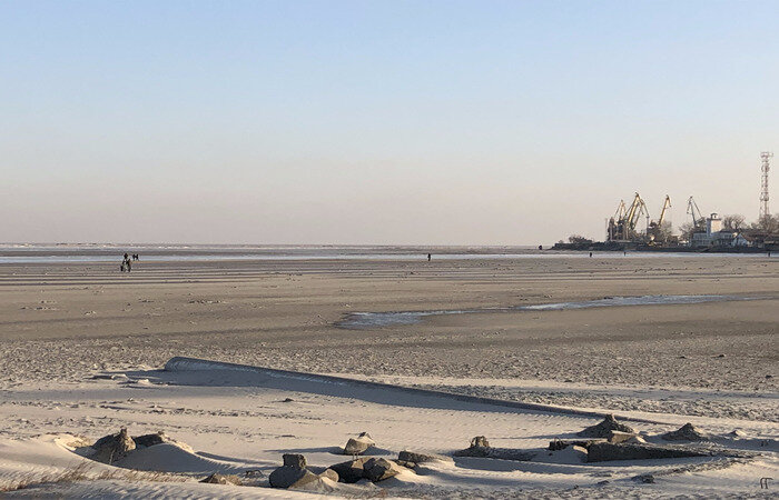 Сгон воды восточным ветром на Азовском море. Фото автора 25.11.19г. 