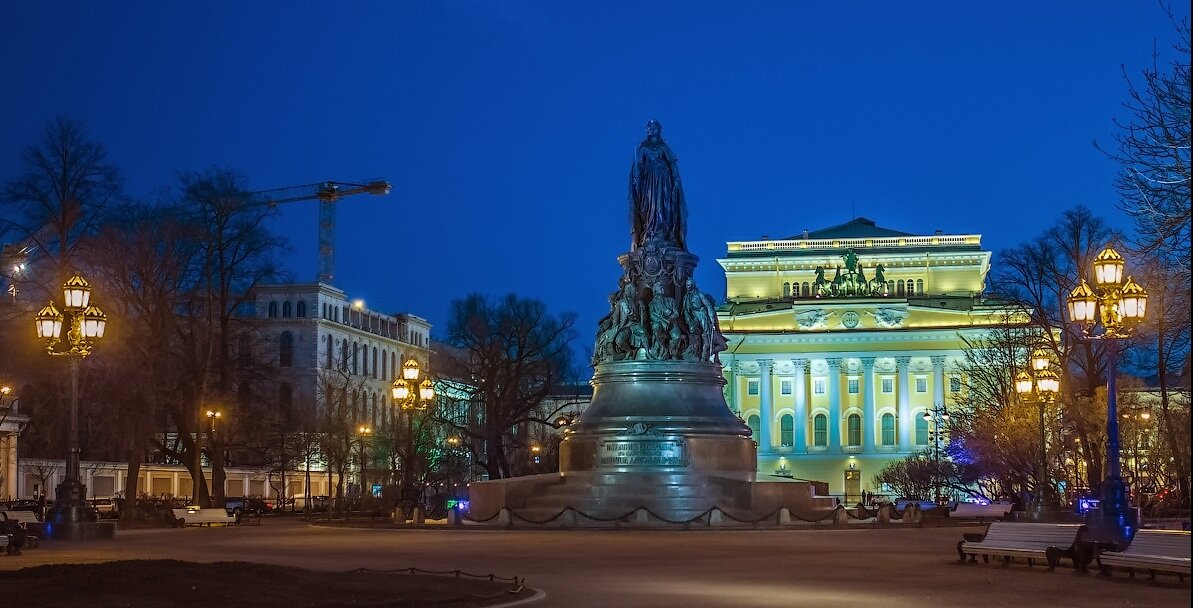 Площадь Островского