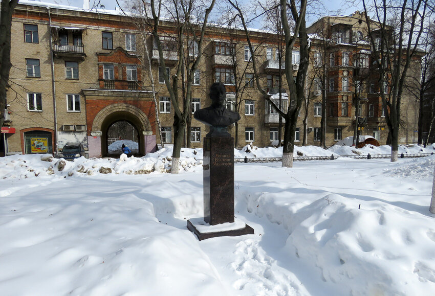 Включи жуковского. Жуковский старый город. Стаханово-Жуковский. Поселок Стаханово Жуковский. Сквер Жуковский.