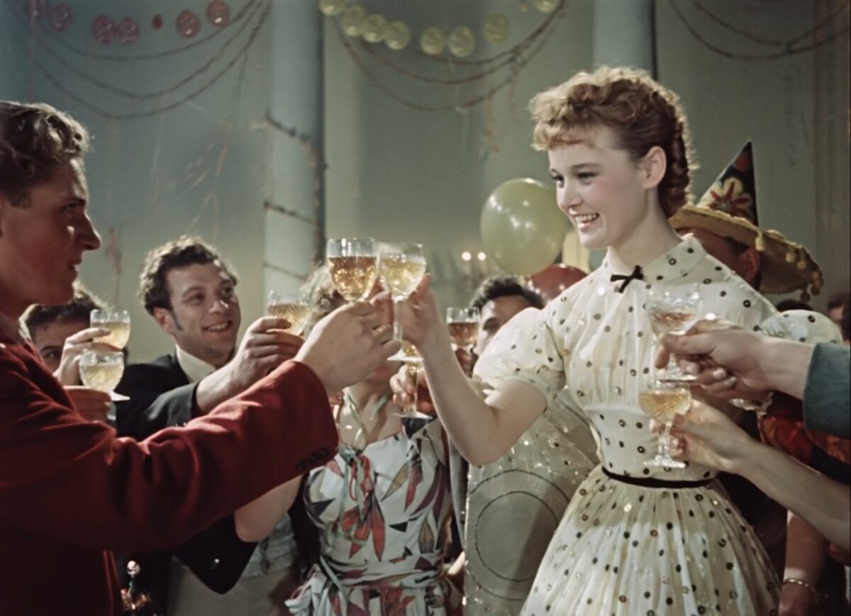 Празник и веселье, которого так не хватало в повседневной жизни советского общества. 