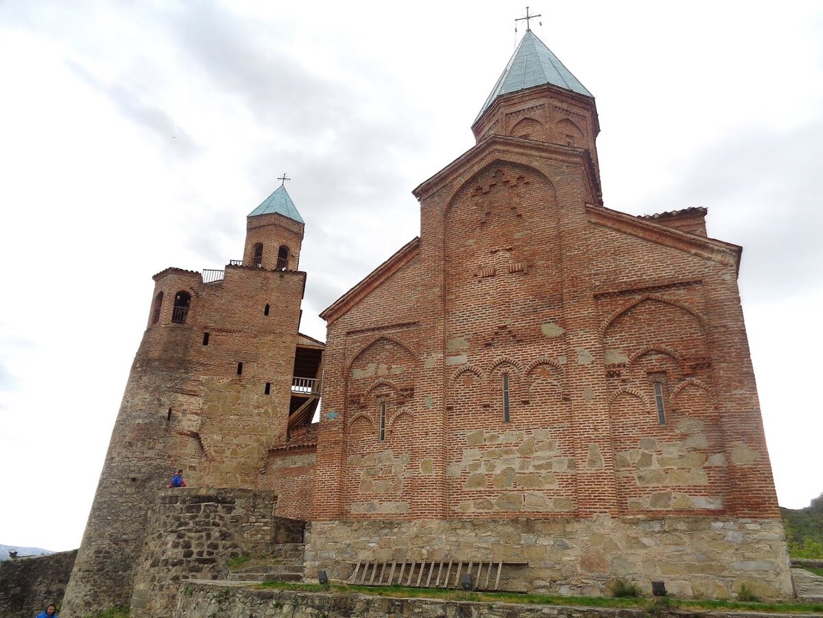 
Архангельский храм и башня.
