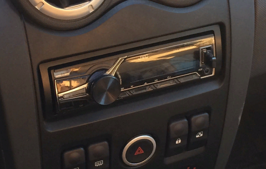 Стандартная панель Largus