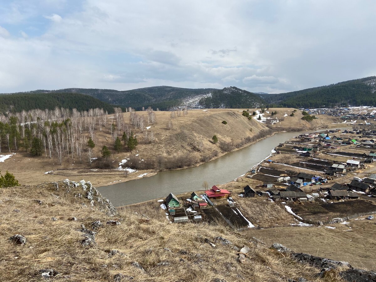 Через село протекает река Катав