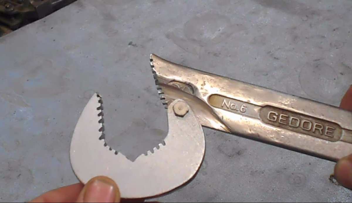 самоделки из гаечных ключей. самодельный универсальный ключ. универсальный ключ гаечный из цепи. как сделать универсальный ключ. ключ универсальный цепной самозажимной.