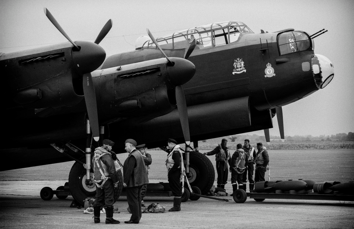 Avro Lancaster Фото архив Галереи