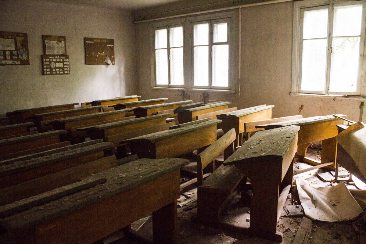 Как сохранилась заброшенная школа в Чернобыле рядом с КПП Лелёв. Поразительные сохраны