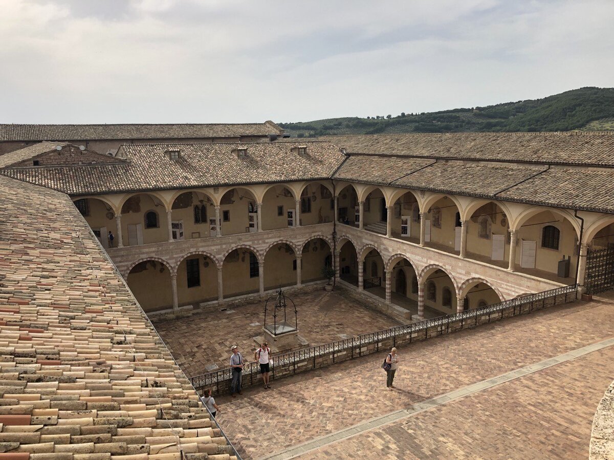 Внутренний двор монастыря