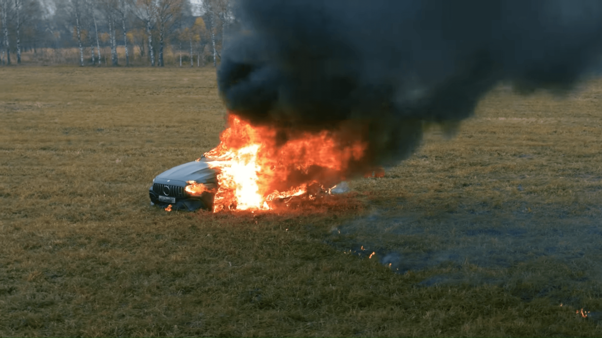 Зачем известный блогер сжег свой Mercedes стоимостью 13 миллионов рублей?!  | Виртуальный помогатор | Дзен