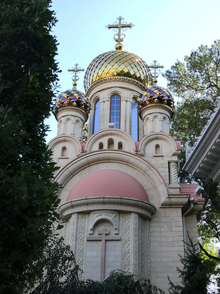 Православная часовня в парке.