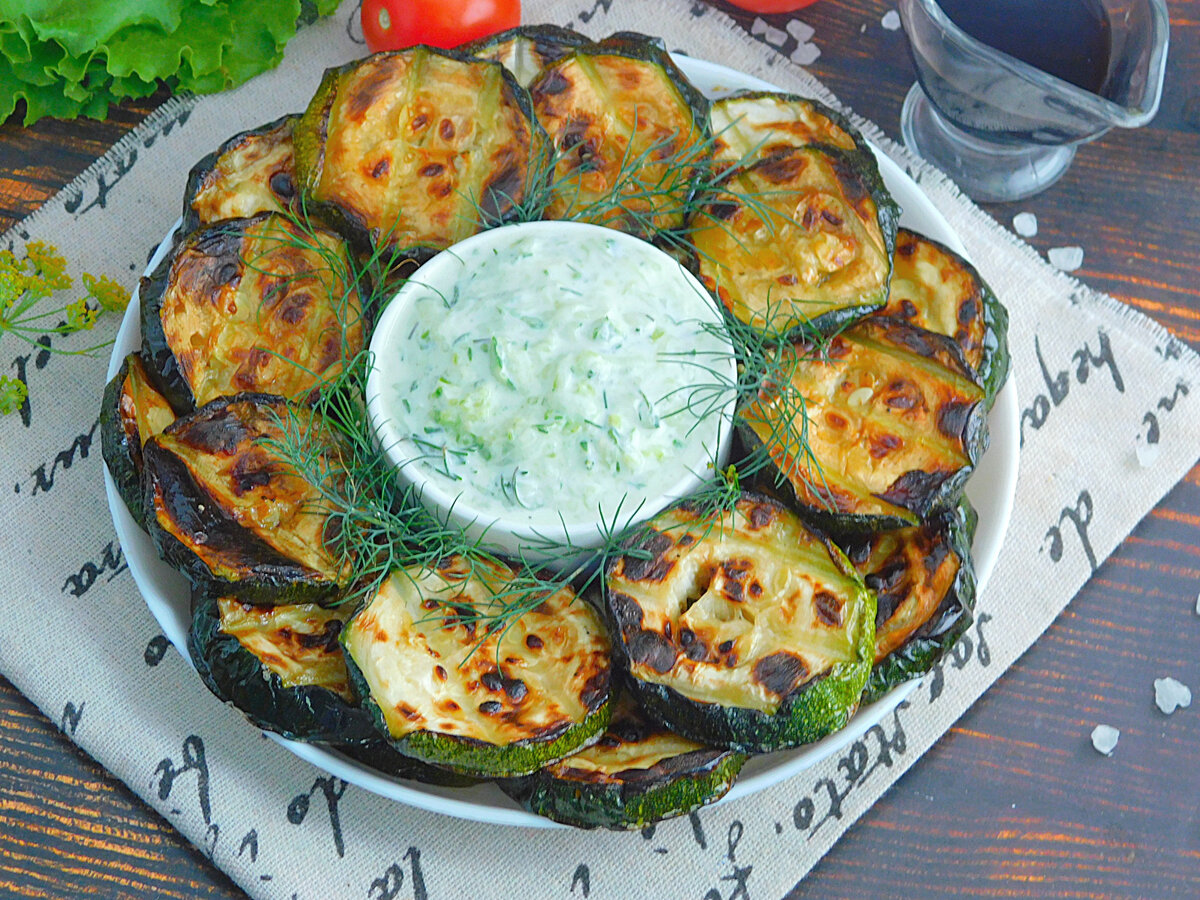 Кабачки на решетке на мангале