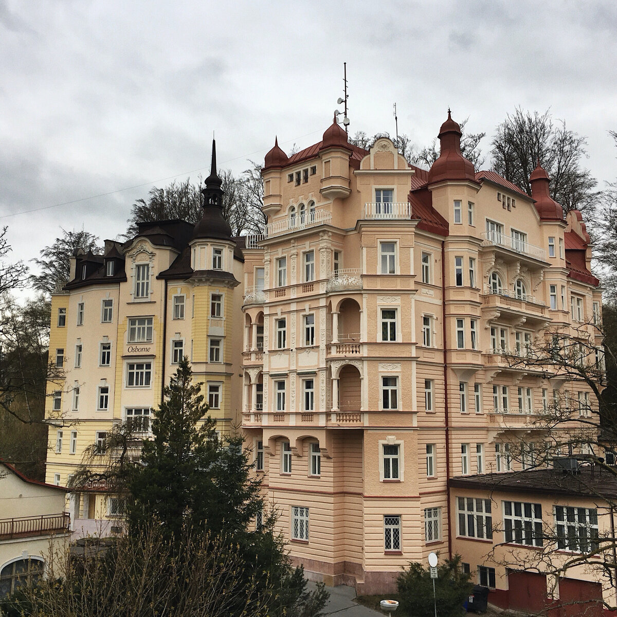 Желтое здание Осборн, Персиковое Балморал