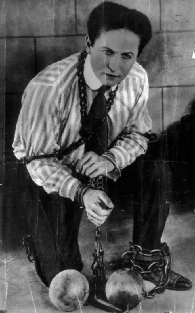 Гарри Гудини (1874–1926), Каменные стены и цепи - не тюрьма. Википедия