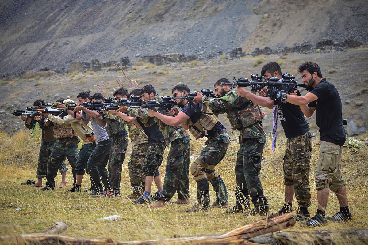 Стрелковая подготовка бойцов Фронта национального сопротивления Афганистана в Панджшерском ущелье. / Источник фото: cnn.com