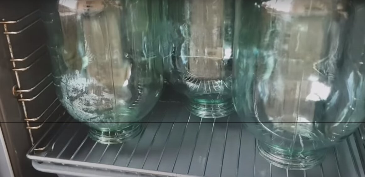 Стерилизовать банки в течение 30 минут