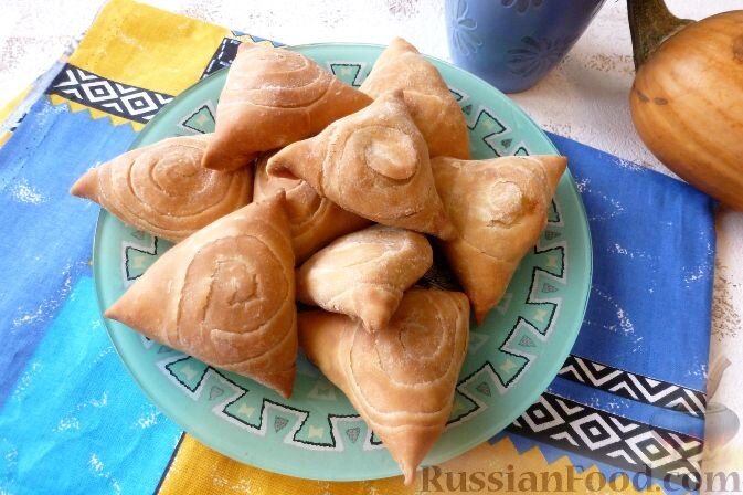 мука, вода, яйцо, тыква, лук репчатый, масло сливочное, сахар, соль, перец