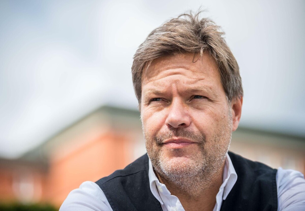 Тот самый Роберт Хабек, министр экономики.