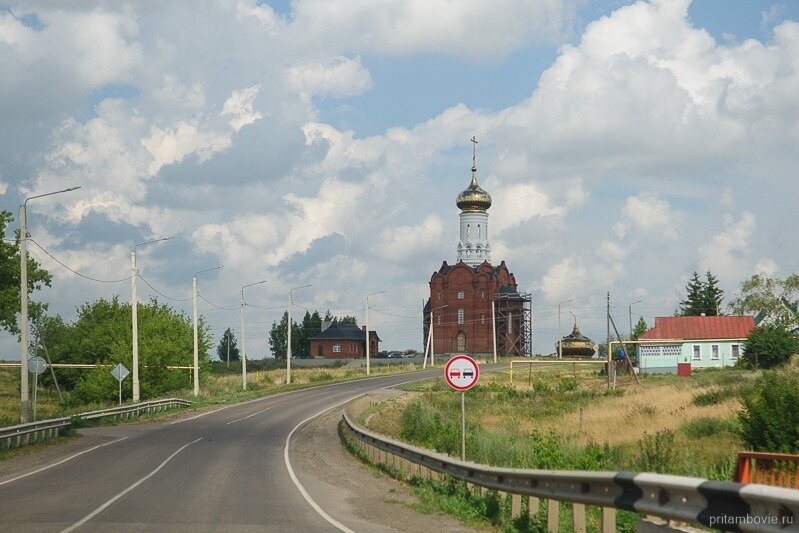 В беломестной криуше. Беломестная Криуша храм Михаила Архангела. Беломестная Криуша Тамбов.