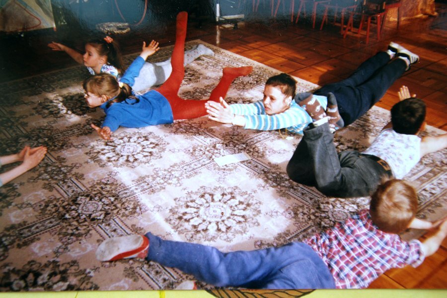 Я в полосатом джемпере. Кажется это 1996 год