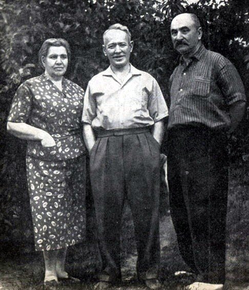 М.П. и М.А. Шолоховы и П.П. Гавриленко