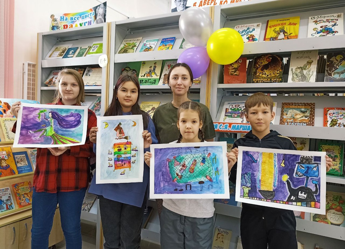 Писатель Антонина Яхина с учениками Мастерской