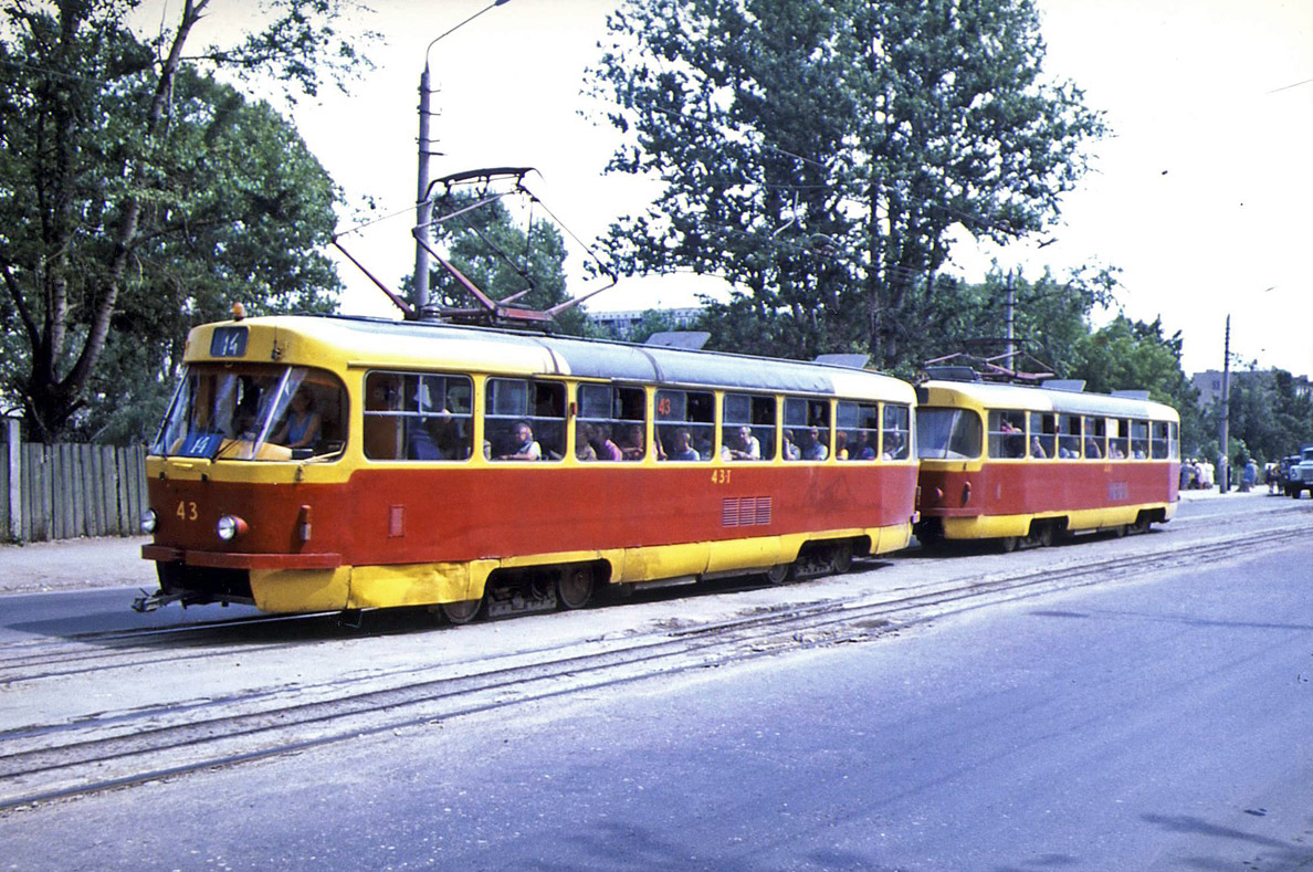 Поезд номер 43-44 (бывший 445-446) на ул. Оборонной  3.07.1992 года, фото Wilfried Wolf
