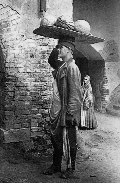 Сухаревский рынок. Продавец арбузов 1 января 1900 - 31 января 1909
Неизвестный автор
