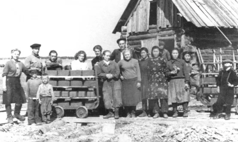 Сибирь калмыки. Калмыки в Сибири 1943. Фотокарточки репрессированных Калмыков. Депортированные калмыки в годы Великой Отечественной войны. Репрессированные калмыки.