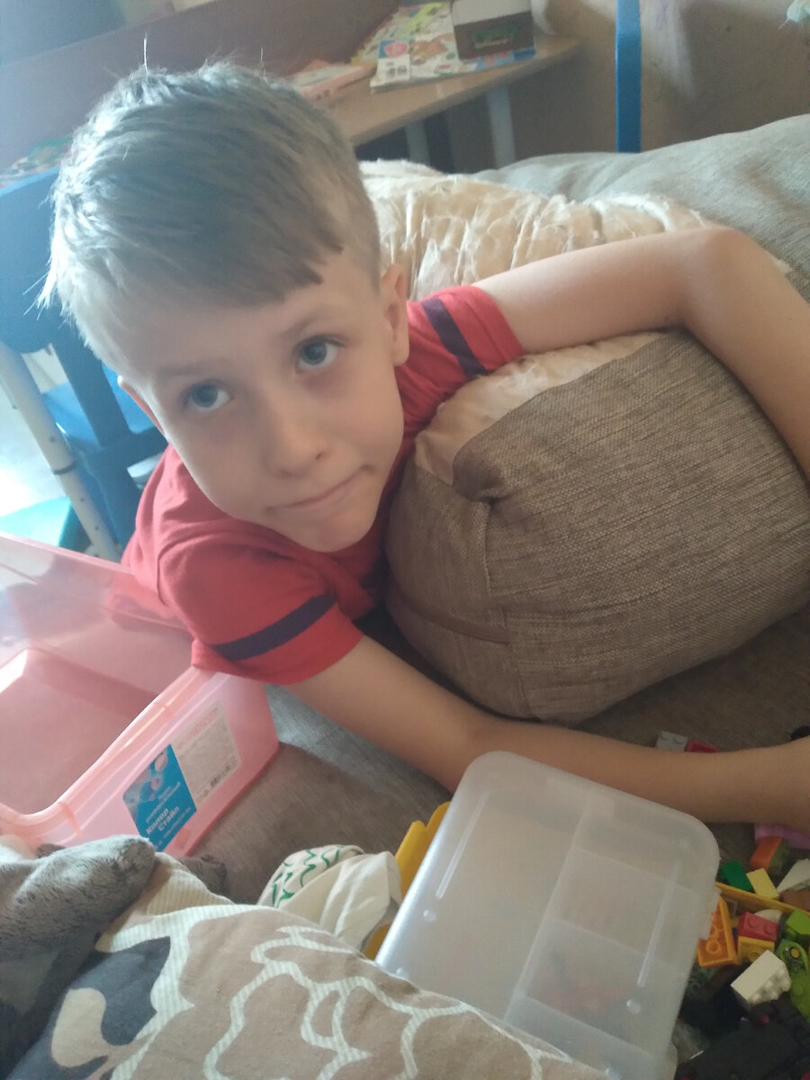 Мое страшее чудо-юдо и уже разбитая детская. 