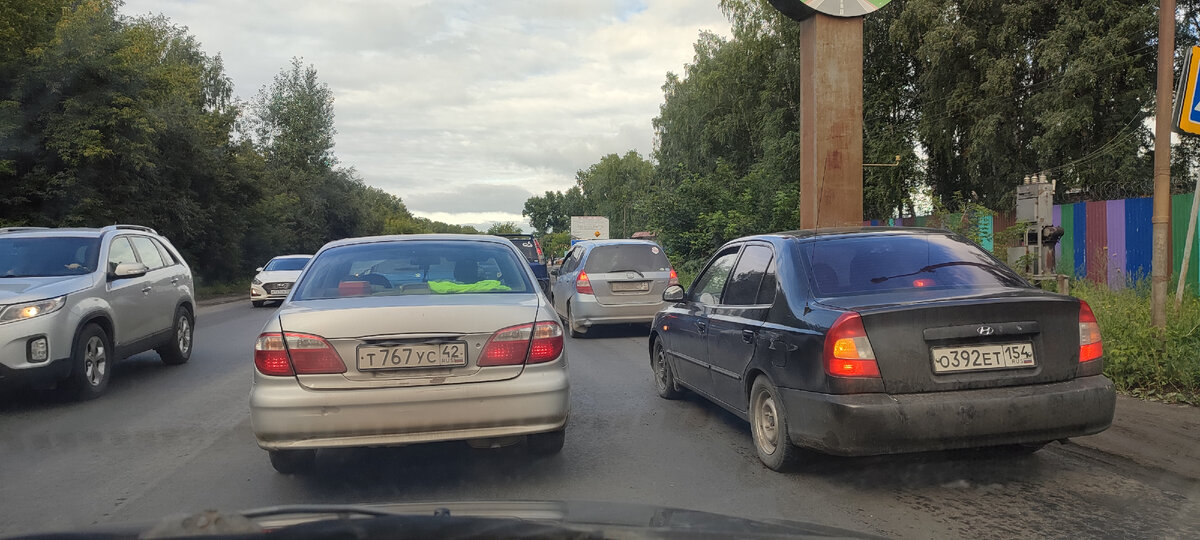 Вот в переди два "умника" которые тоже считают, что их должны пропустить